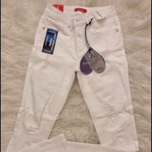 NWT Distressed skinny jeans